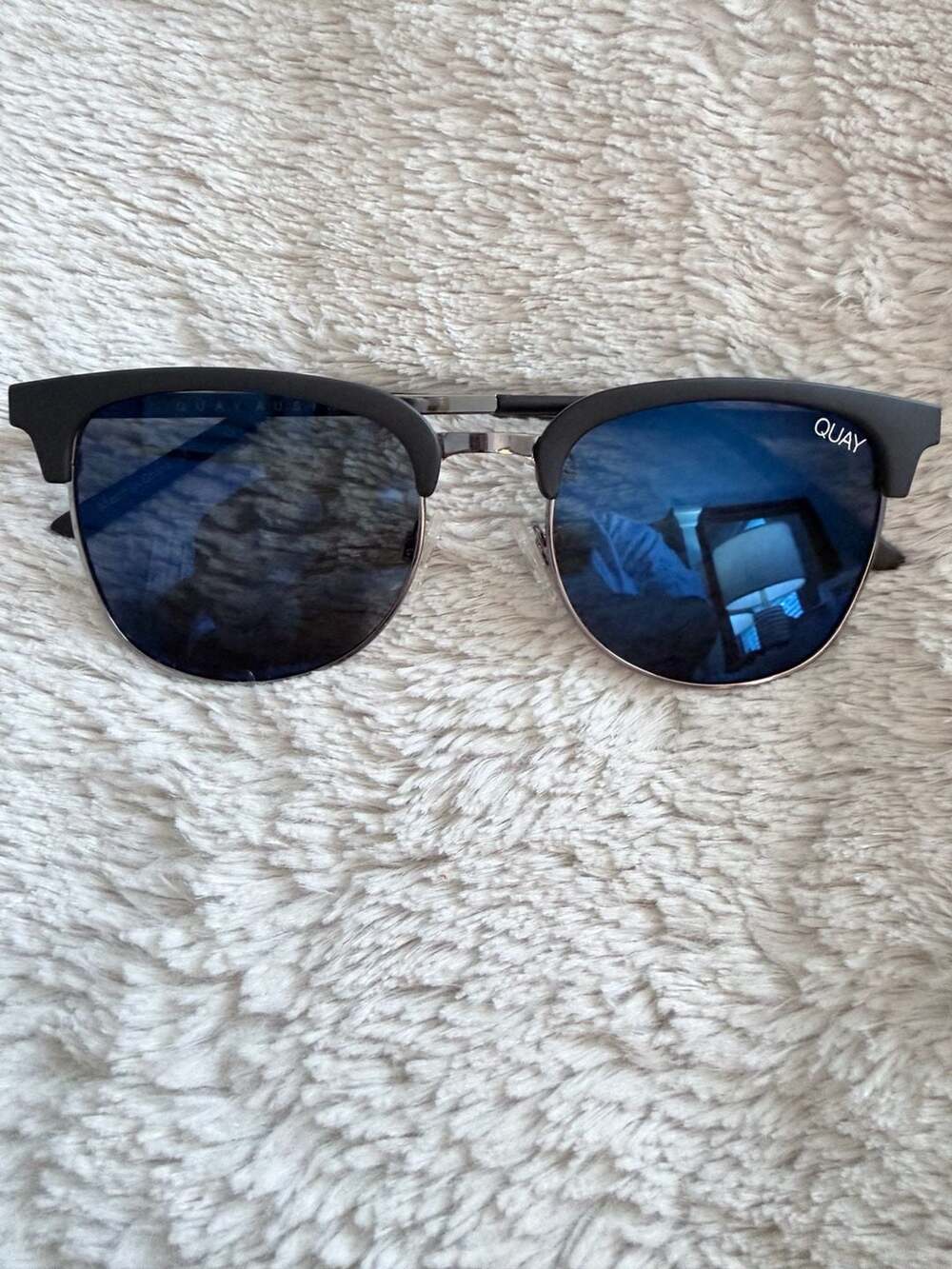 Quay Australia Big Time Round Sunglasses Rose Navy Peach - .com,